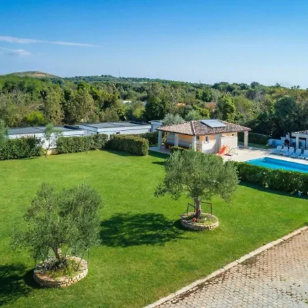 Holiday home Gorgeous Mobile In With Swimming Pool Banjole