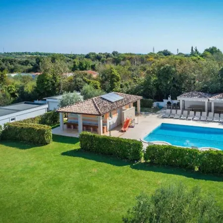 Gorgeous Mobile In With Swimming Pool *
