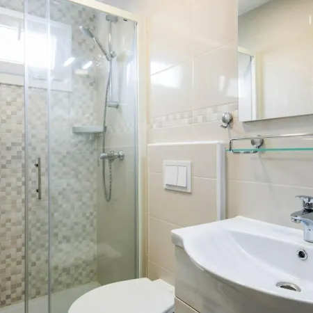 Gorgeous Mobile In With Swimming Pool * Banjole