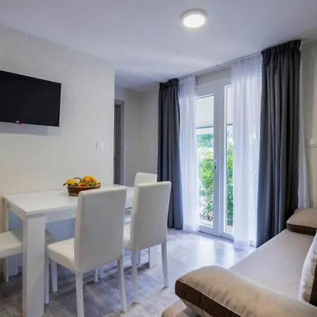 Gorgeous Mobile In With Swimming Pool Holiday home *